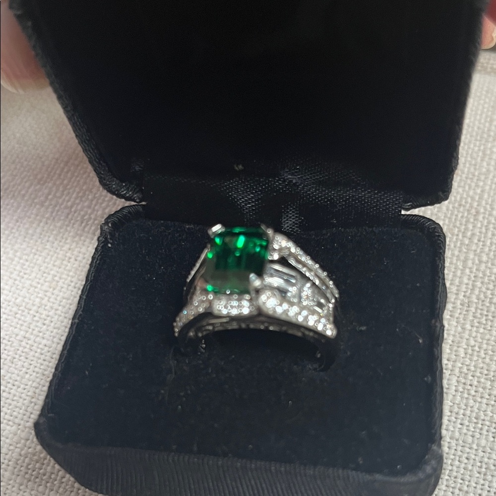 Victoria Wieck 925 Silver Ring with Emerald Green Gemstone Size 8 - Picture 8 of 11
